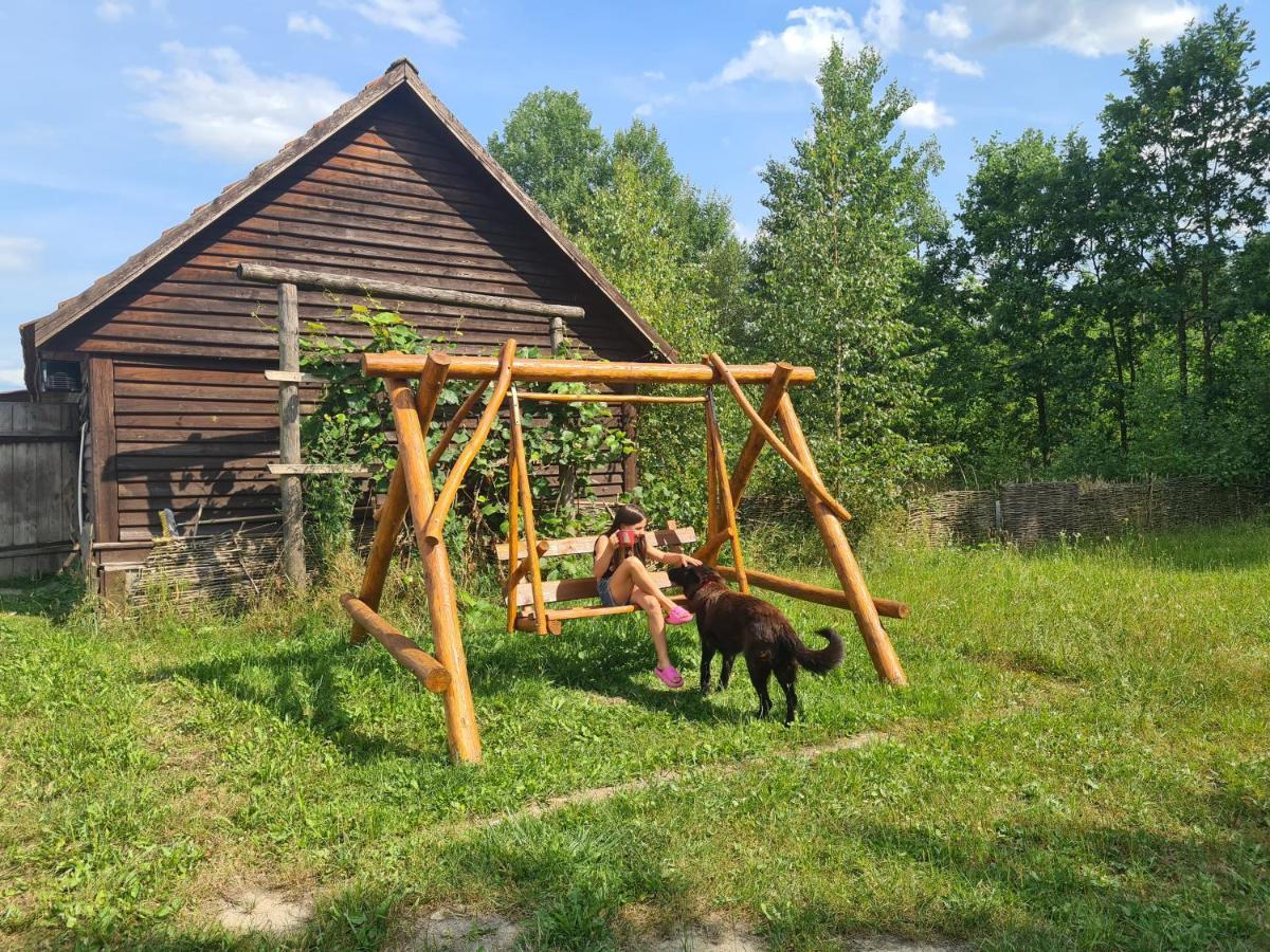 Dworek Ogrodniki: Rustic Retreat with Pool, Sauna, and Lakeside Charm Tuczna Exterior photo