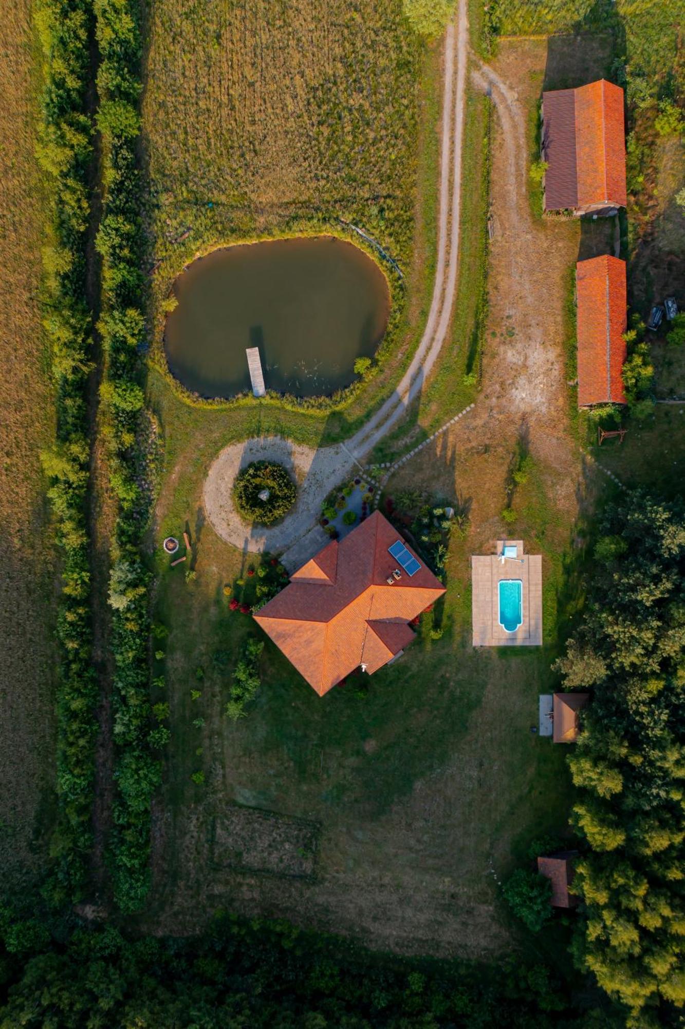 Dworek Ogrodniki: Rustic Retreat with Pool, Sauna, and Lakeside Charm Tuczna Exterior photo