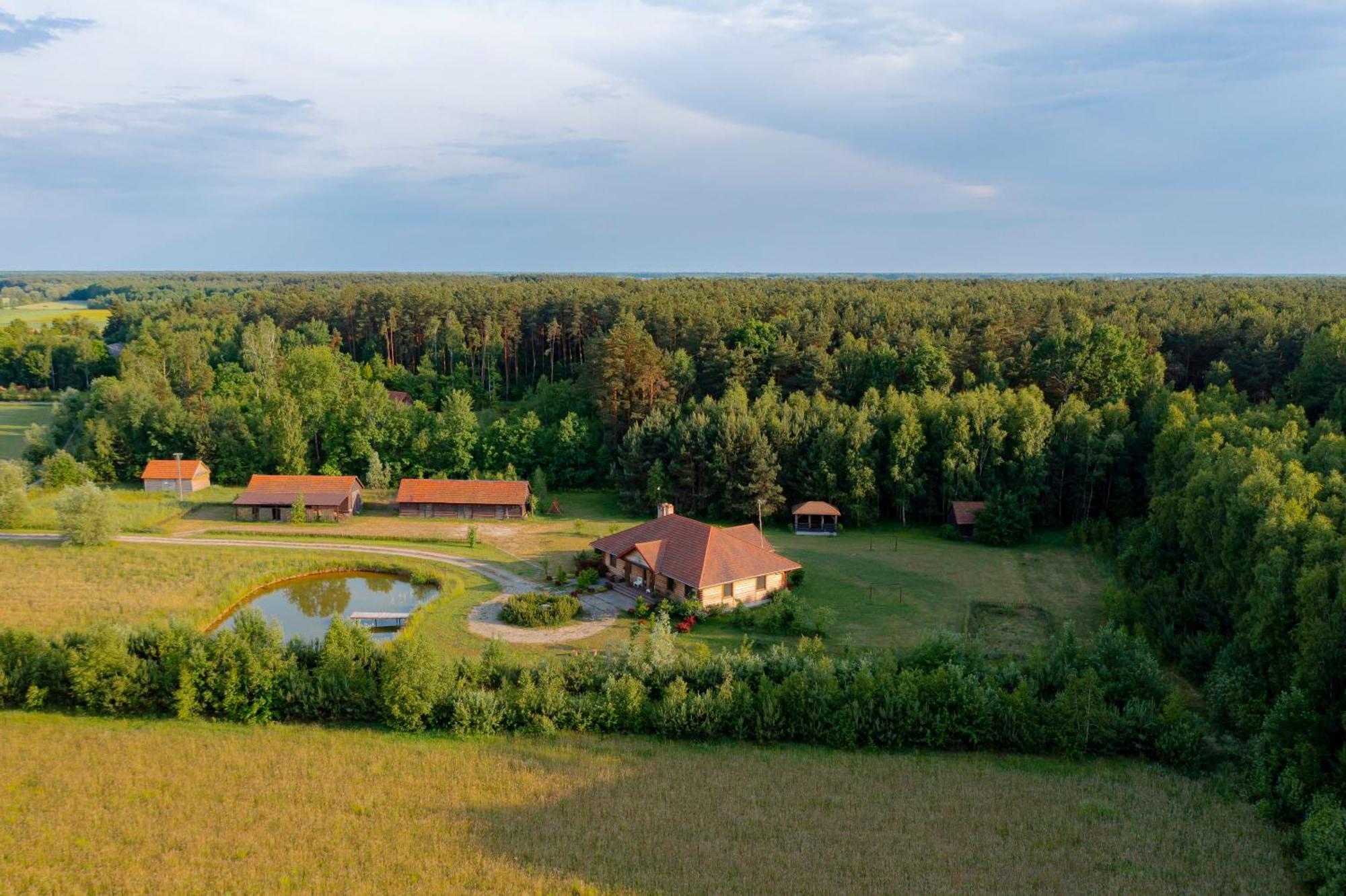 Dworek Ogrodniki: Rustic Retreat with Pool, Sauna, and Lakeside Charm Tuczna Exterior photo