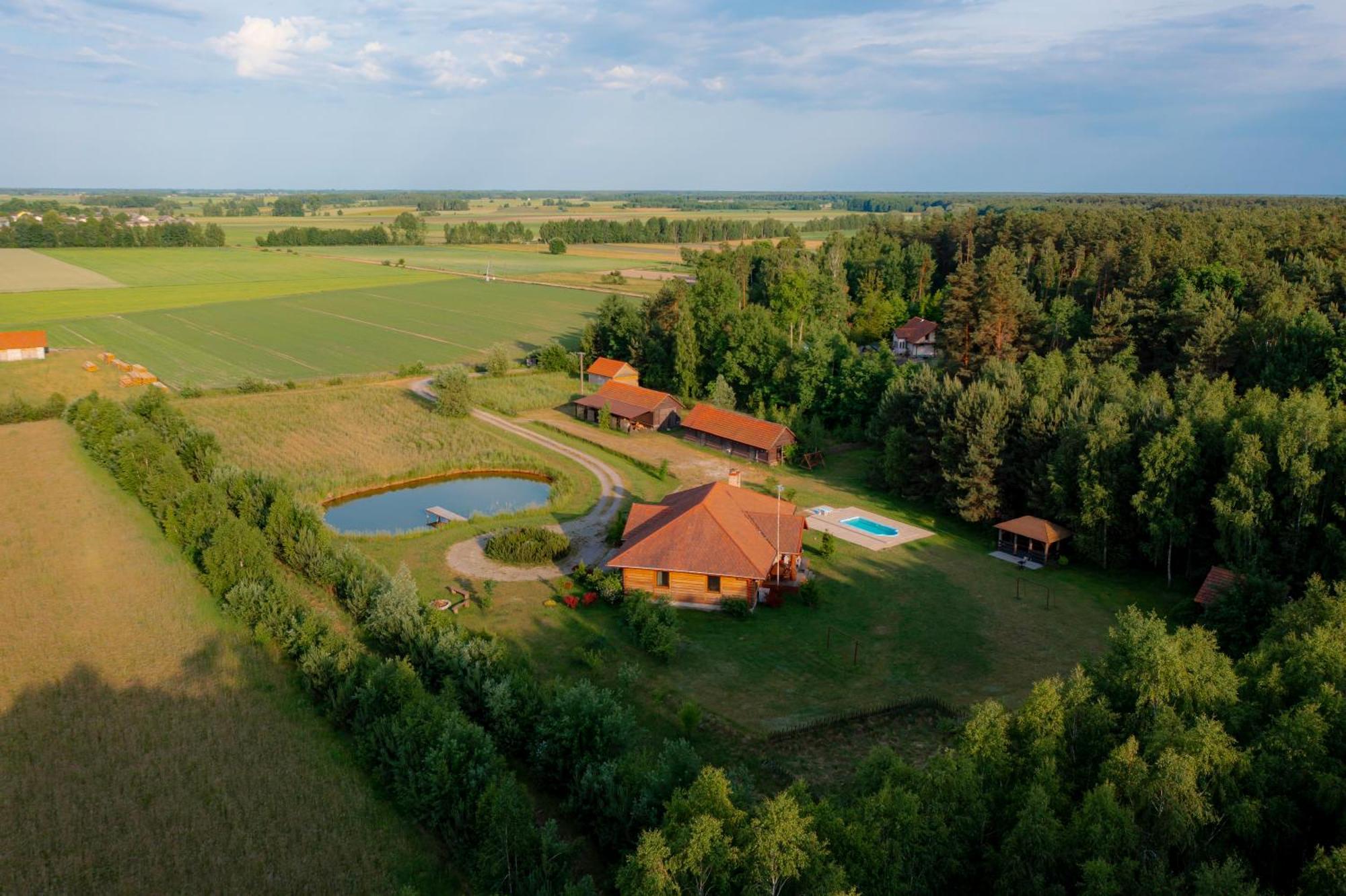 Dworek Ogrodniki: Rustic Retreat with Pool, Sauna, and Lakeside Charm Tuczna Exterior photo